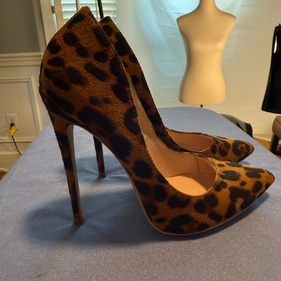 Elizabet Lang Brown and Black Stiletto Heels with Leopard Print - Picture 5 of 6